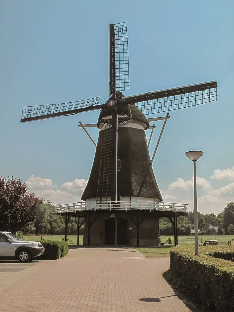 Hulshorst: Hulshorst, molen de Maagd RM30858 foto7 2013-07-15 13.49