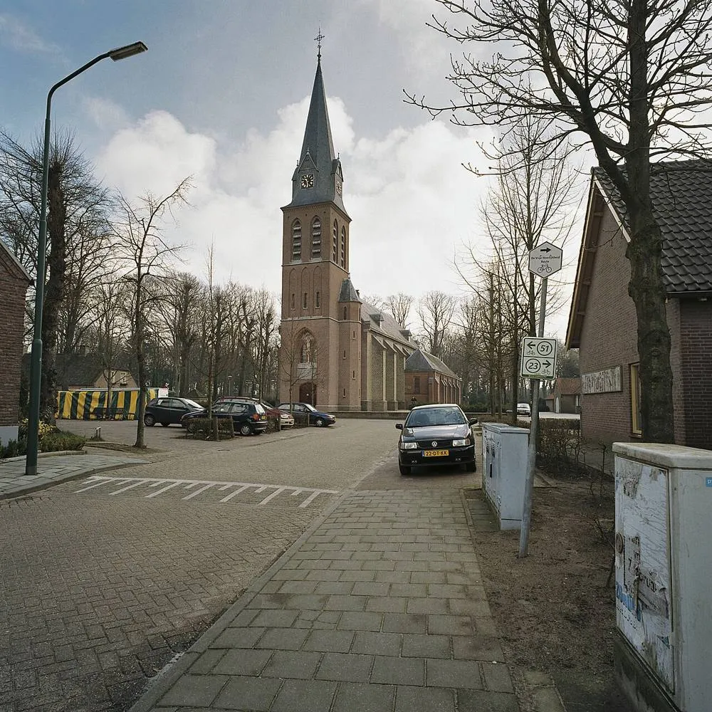 Handel: Overzicht westgevel met omgeving, straat - Handel - 20347816 - RCE